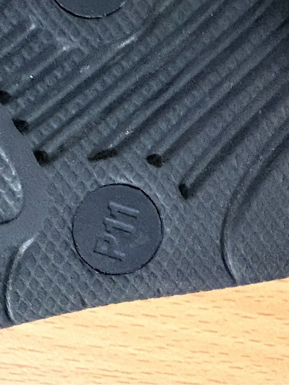 Nike Kids Black Flip Flops SOLAY Thong Sandals EUC White Spellout Kids Size P11